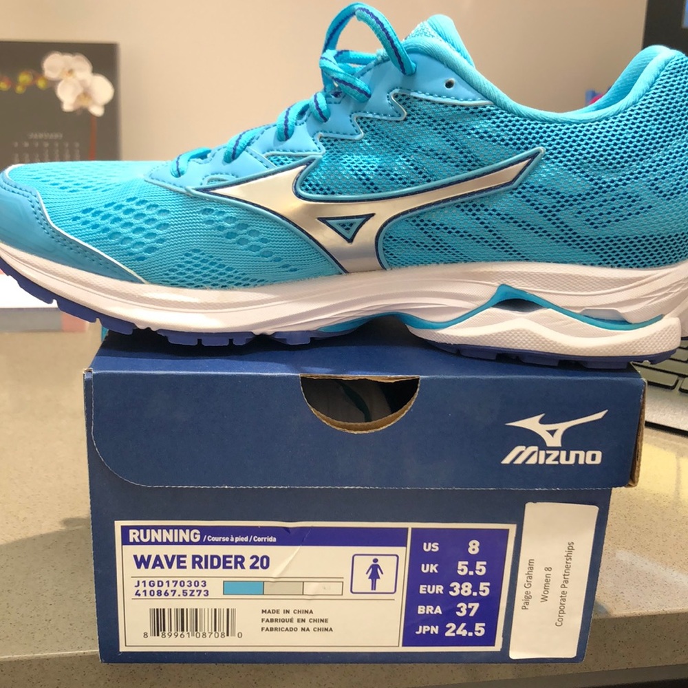Mizuno tennis shoes